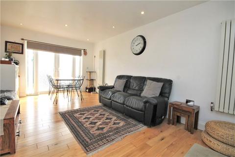 5 Deridene Close, Stanwell, Staines-upon-thames, TW19 7LS