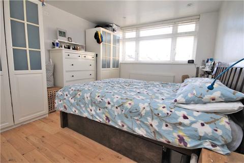 5 Deridene Close, Stanwell, Staines-upon-thames, TW19 7LS