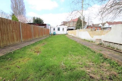 82 Becmead Avenue, Harrow, HA3 8EZ