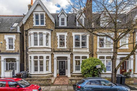 Flat 2, 12 Walpole Gardens, London, W4 4HG