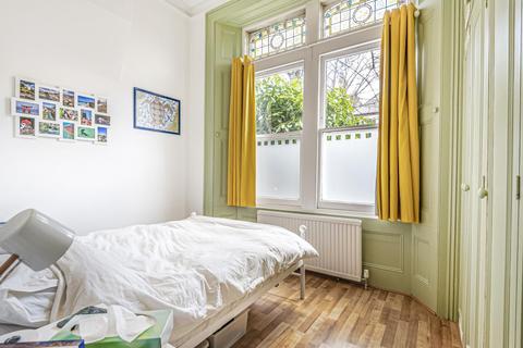 Flat 2, 12 Walpole Gardens, London, W4 4HG