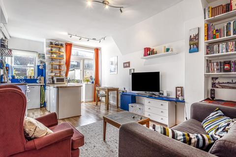 Flat 2, 12 Walpole Gardens, London, W4 4HG