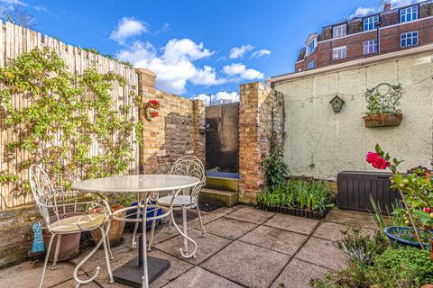 Flat 2, 12 Walpole Gardens, London, W4 4HG
