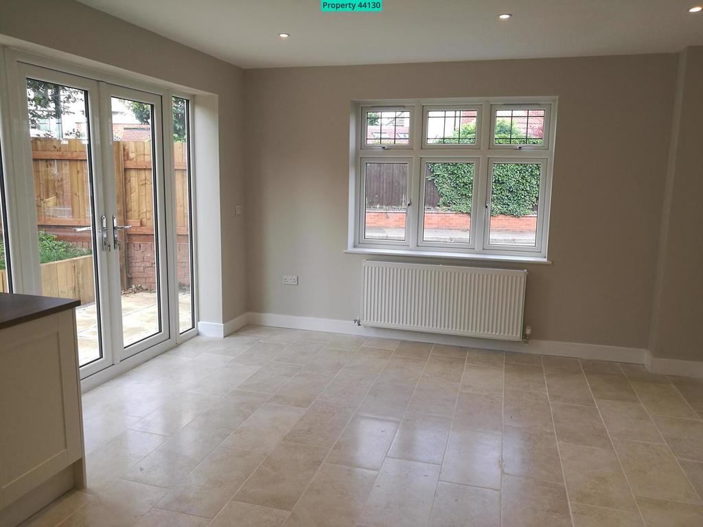 Sunnybank Road, Sutton Coldfield, B73 5RE 4 bed detached house £1,400