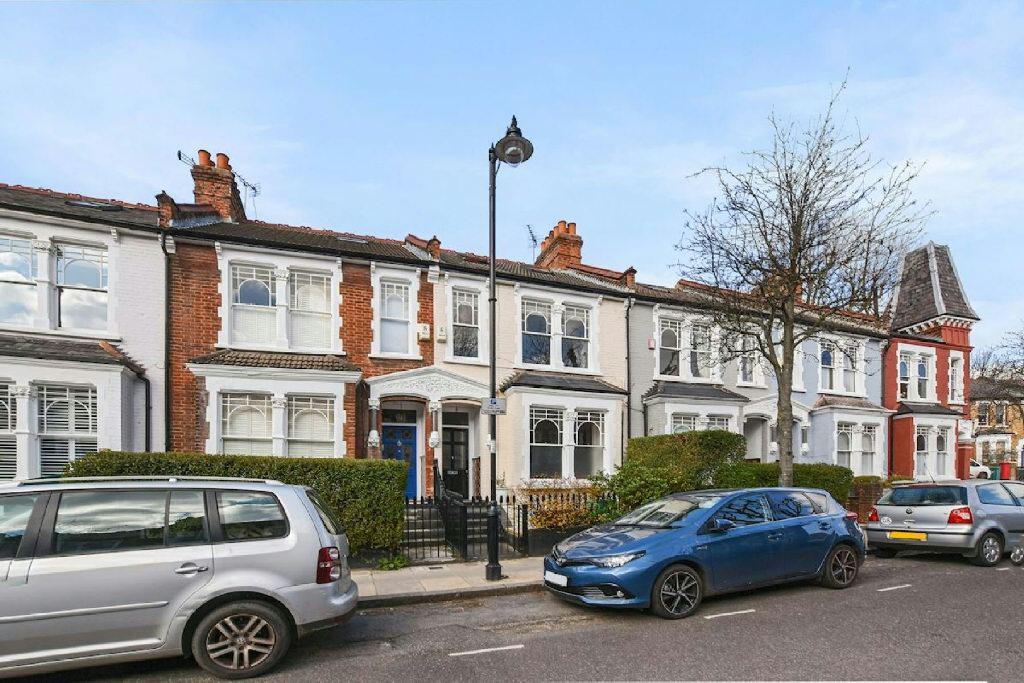 Harberton Road Whitehall Park N19 3JT 4 bed terraced house for sale £
