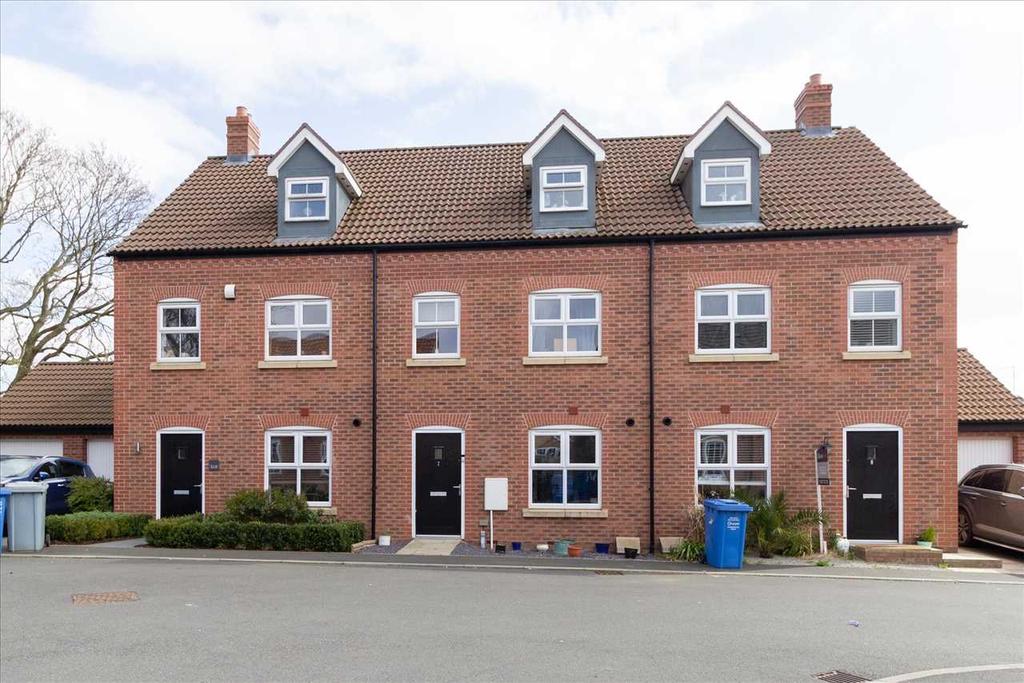 Denford Close, Burton Latimer 3 bed terraced house £259,950