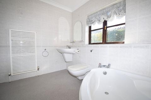 4 bedroom bungalow to rent, The Cornway, Fulbourn, Cambridge