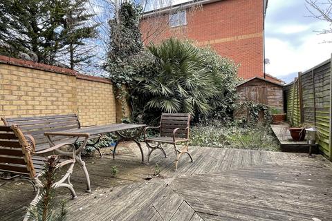 93 Ruston Road, London, SE18 5QY