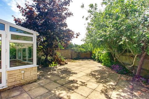 108 Eton Close, Witney, OX28 3GB