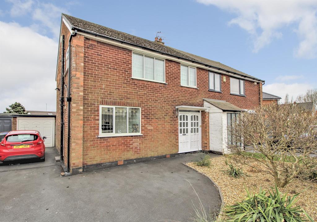 Warwick Road, Middleton, Manchester, M24 1HZ 3 bed semidetached house
