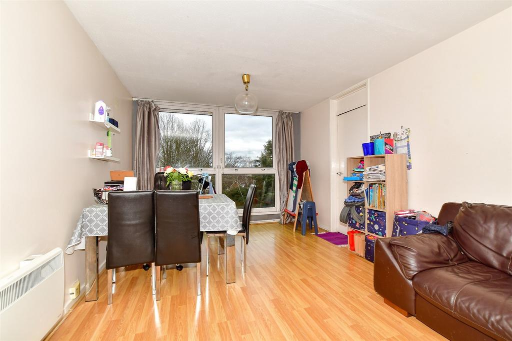 Milton Mount, Pound Hill, Crawley, West Sussex 2 bed flat for sale £