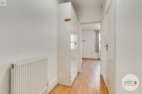 Studio to rent, West End Lane, West Hampstead NW6