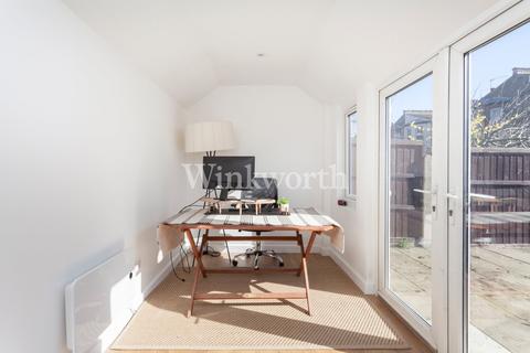 25 Devonshire Road, Palmers Green, London, N13 4QU