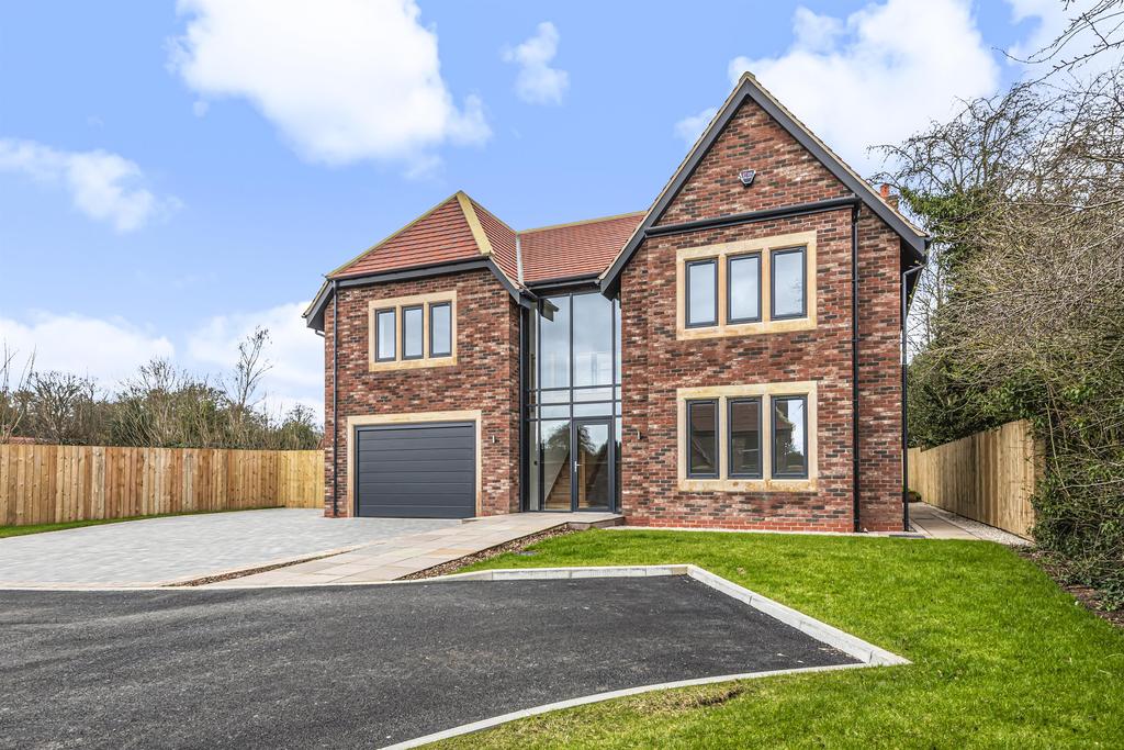Farrow Drive, Walkington, East Yorkshire, HU17 8XR 5 bed detached house