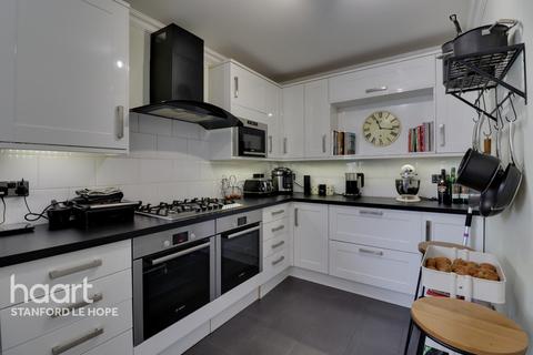 12 Bishops Road, Stanford-le-hope, SS17 7HB
