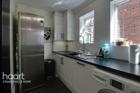 12 Bishops Road, Stanford-le-hope, SS17 7HB