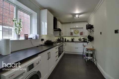 12 Bishops Road, Stanford-le-hope, SS17 7HB