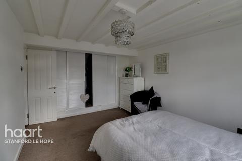 12 Bishops Road, Stanford-le-hope, SS17 7HB
