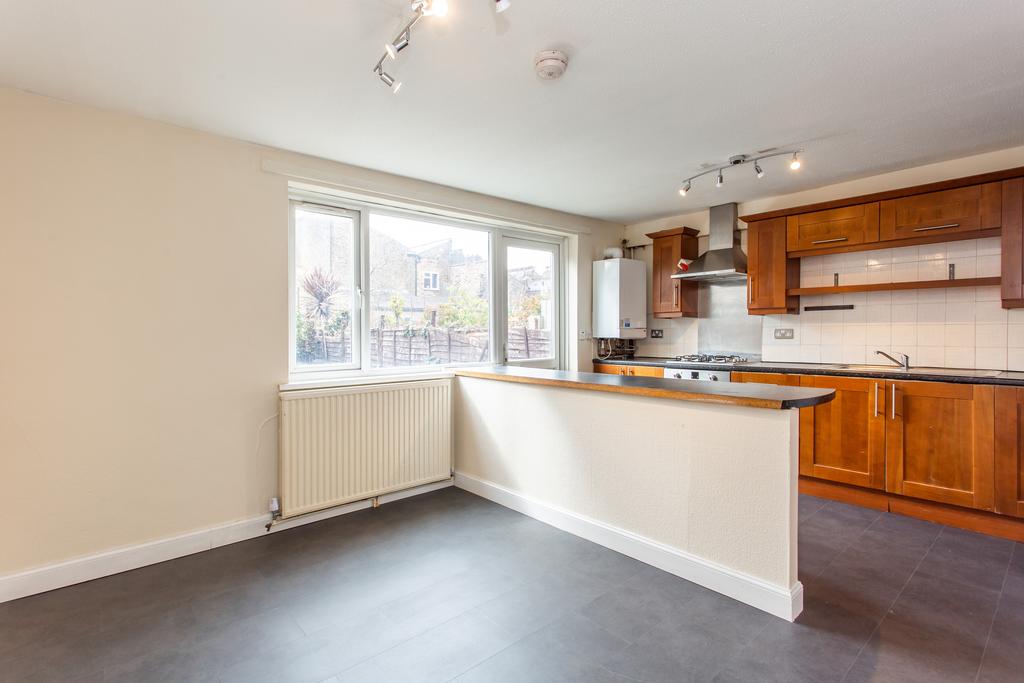 Bancroft Road, E1 4 bed terraced house £2,500 pcm (£577 pw)