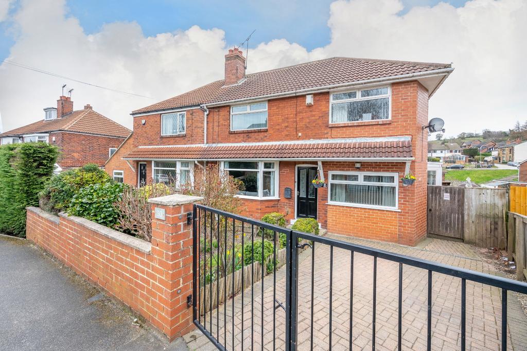 Springbank Road, Gildersome, LS27 5 bed semidetached house £287,000