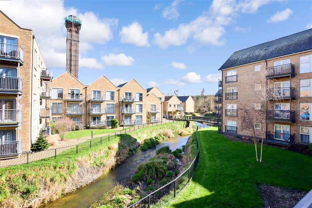 Esparto Way, Dartford, Kent 2 bed flat £230,000