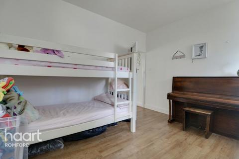 1 Dunton Road, Romford, RM1 4AH