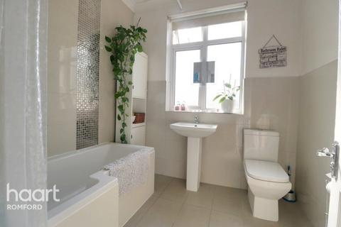 1 Dunton Road, Romford, RM1 4AH