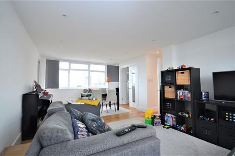 2 bedroom flat to rent, The Knoll, West Ealing W13 8JJ