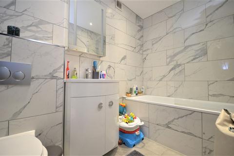 undefined, The Knoll, West Ealing W13 8JJ