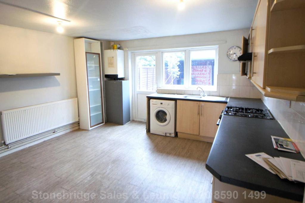 Napier Road, Stratford 4 bed terraced house £2,000 pcm (£462 pw)