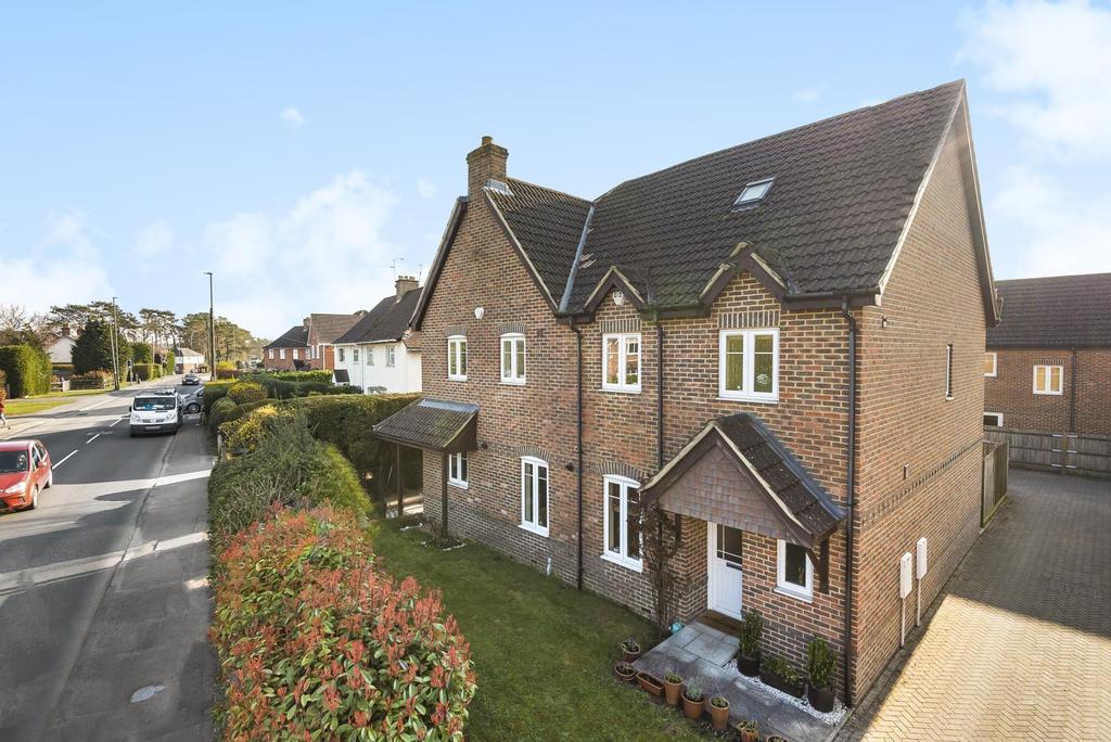 Bagshot Road, Knaphill, Woking, GU21 4 bed townhouse £485,000
