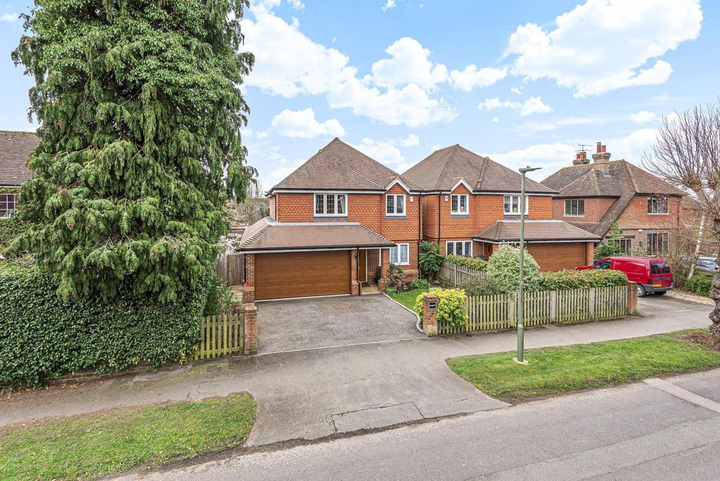New Park Road, Cranleigh, GU6 4 bed detached house £725,000