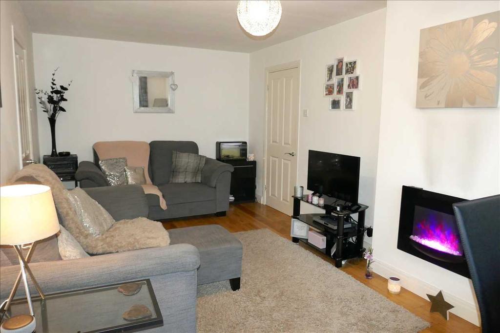 Lounge/dining room: