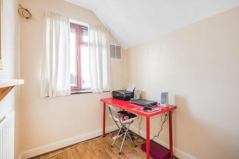 24 Ashdale Road, London, SE12 9ND
