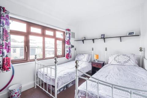 24 Ashdale Road, London, SE12 9ND