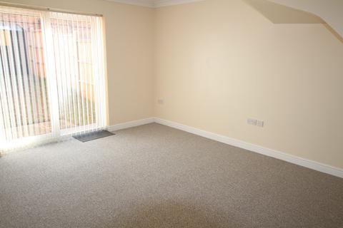 2 bedroom terraced house to rent, Wingfield Court , Grantham