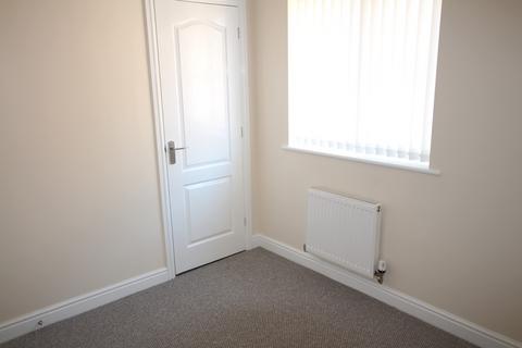 2 bedroom terraced house to rent, Wingfield Court , Grantham