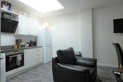 4 bedroom apartment to rent, London Road, Gloucester