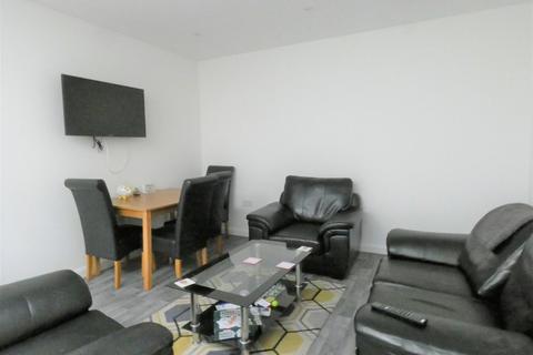 4 bedroom apartment to rent, London Road, Gloucester