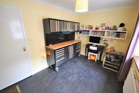 12 Ashburnham Road, Thorne, Doncaster, DN8 5AE
