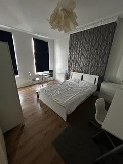 1 bedroom in a flat share to rent, LATIMER ROAD, NORTH KENSINGTON, LONDON W10