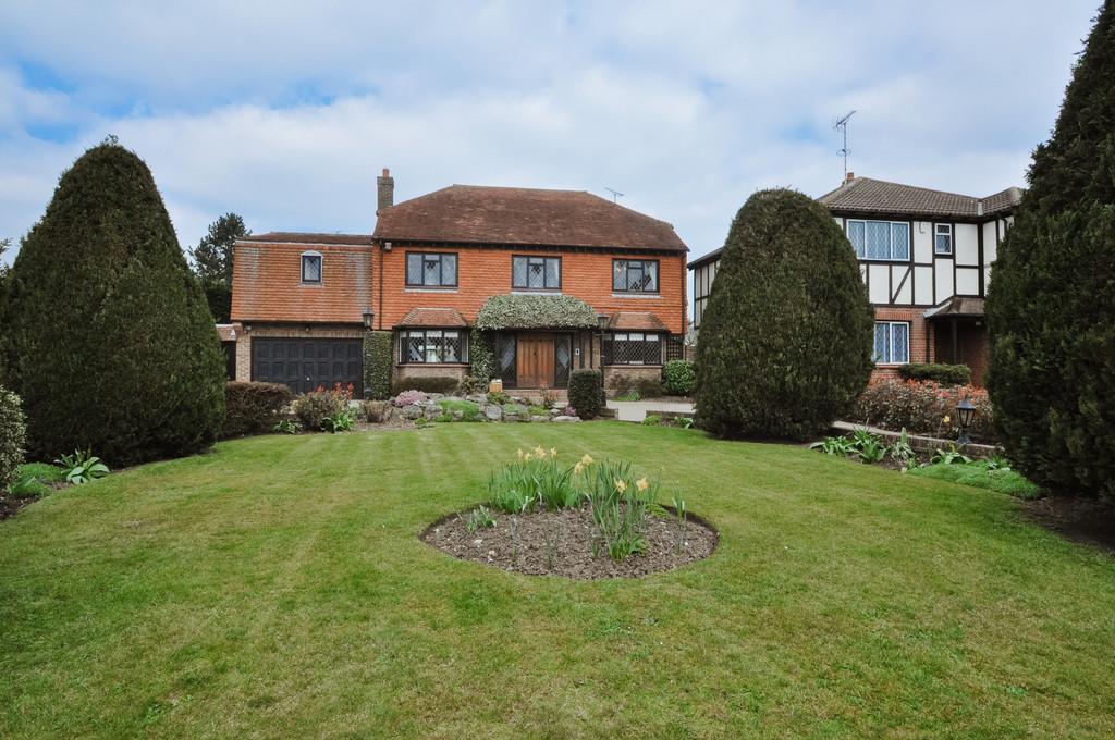 Hart Road, Thundersley 4 bed detached house £1,200,000