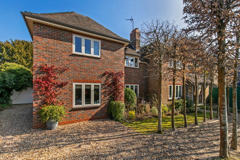 4 bedroom detached house to rent, Bereweeke Close, Winchester