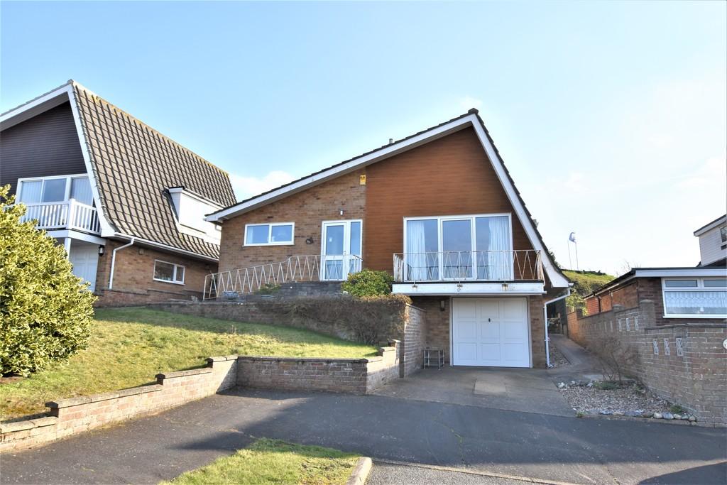 Clifton Park, Cromer 2 bed detached bungalow £325,000