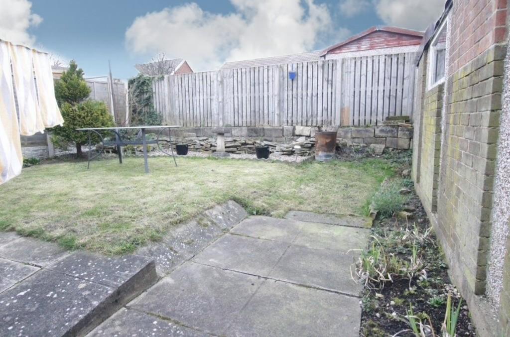 Fairfield Drive, Heckmondwike 3 bed chalet £165,000