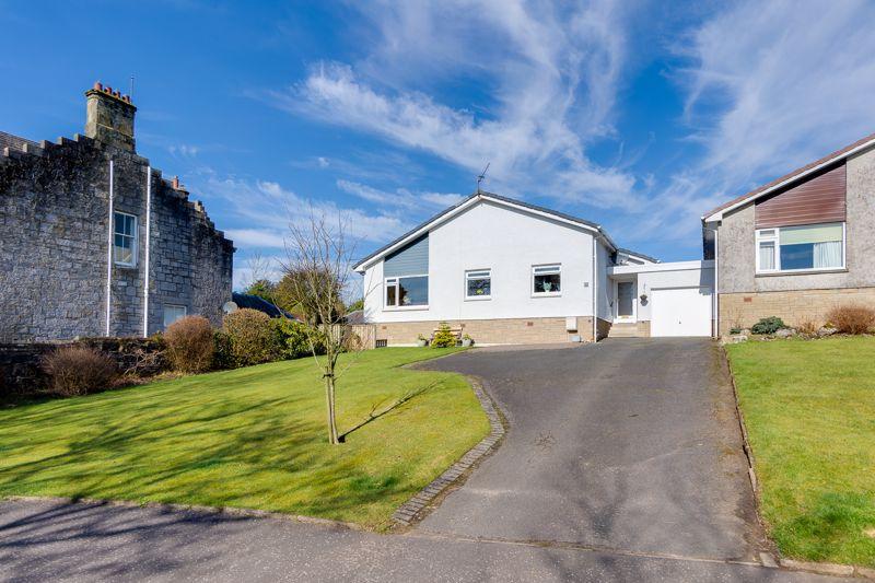 11 Old Glasgow Road, Stewarton, KA3 5JJ 3 bed link detached house £