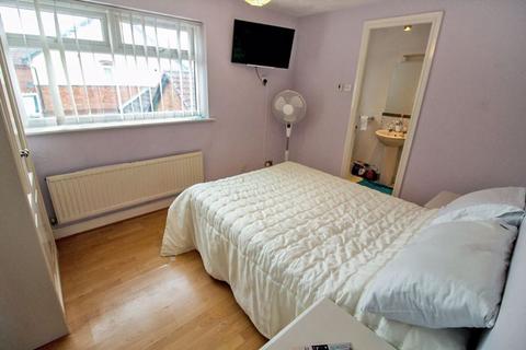 25 Fernside, Radcliffe, Manchester, M26 1EQ