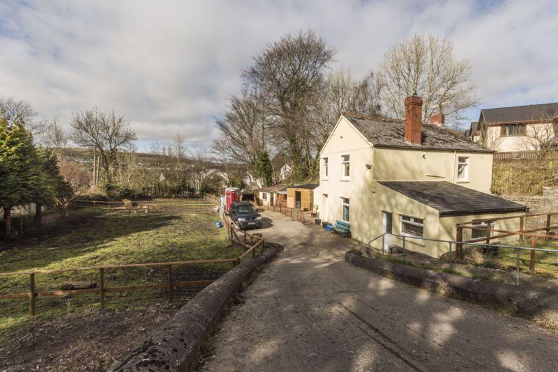 Beaufort Road, Tredegar REF 00013415 4 bed property with land for