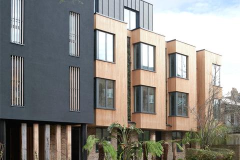 4, Eden House New Road, London, N8 8TA