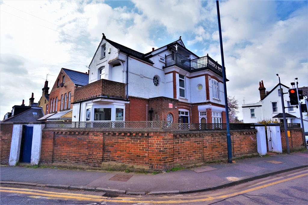 Old Road East, Gravesend 5 bed end of terrace house £450,000